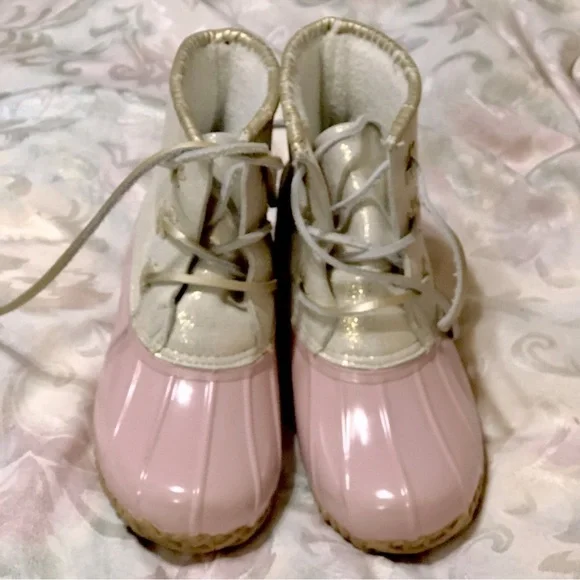 JACK ROGERS Chloe Pink Duck Ankle Boots Lace Up Shimmery Sherpa Lined Size 6 - Picture 2 of 10
